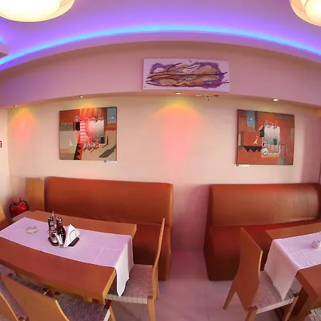 Karlovo Hotel 3*